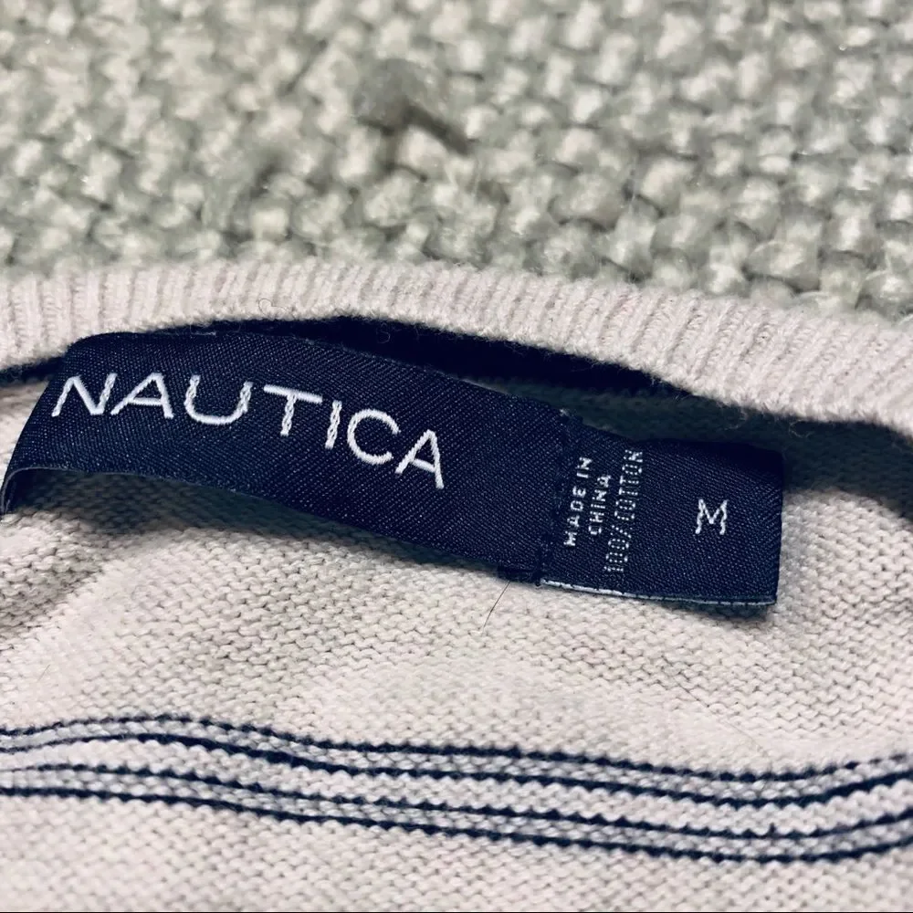 Men’s v-neck sweater